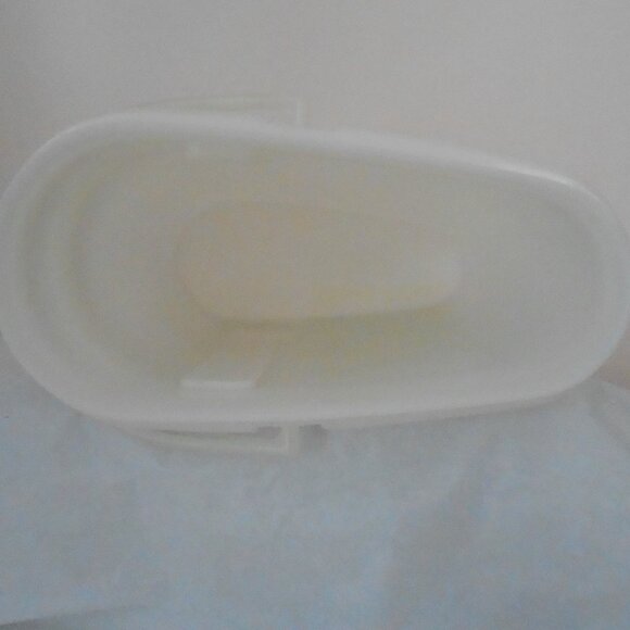 VTG Tupperware 2 Qt White Slim Beverage Storage Container w/Lid Cap & Handle - Picture 4 of 6